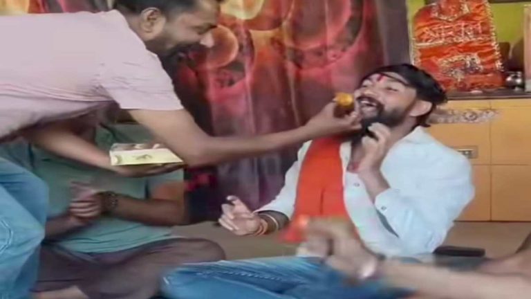 खामनेई की मौत पर फेसबुक पर की आपत्तिजनक टिप्पणी, बांटी मिठाइयां, हिंदूवादी नेता के खिलाफ FIR दर्ज