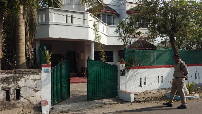 रायपुर: एयरफोर्स के विंग कमांडर ने की आत्महत्या, विधायक कॉलोनी स्थित घर में फांसी लगाई