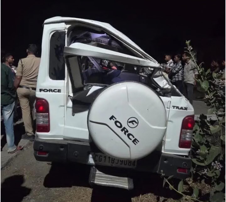 कोरबा: दुल्हन को लेकर लौट रही गाड़ी पलटी, बच्ची की मौत, महिलाएं और बच्चों समेत 10 लोग घायल