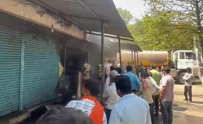 कोरबा: शॉपिंग कॉम्प्लेक्स में इलेक्ट्रॉनिक शॉप में लगी आग, काफी सामान हुआ राख