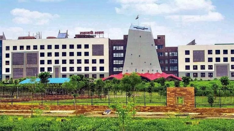 छत्तीसगढ़: 3 महीने तक सरकारी कर्मचारियों की छुट्टियों पर रोक, बिना अनुमति छुट्टी पर जाने पर सख्ती, आदेश नहीं मानने पर होगी कार्रवाई