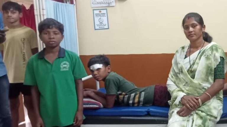 कोरबा: आदिवासी छात्रावास के रसोइए ने छात्र पर किया टंगिया से हमला, बच्चे को आई गंभीर चोट, पुलिस ने आरोपी को लिया हिरासत में