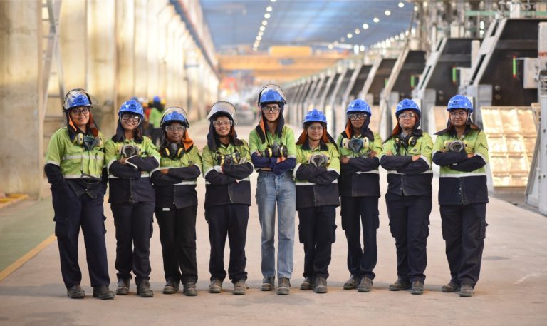 बालको में महिला क्रेन पायलट की तैनाती, महिला नेतृत्व को मिला बढ़ावा