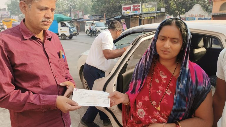 सक्ती:  विद्युत संयंत्र दुर्घटना के मृतकों के परिवारों को दिया जा रहा मुआवजा