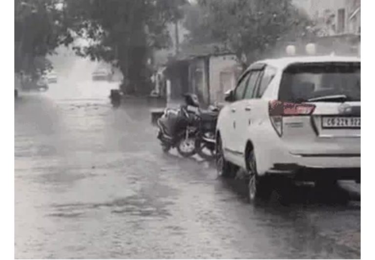 छत्तीसगढ़: प्रदेश के उत्तर-मध्य क्षेत्र में बारिश की आशंका, गरज-चमक के साथ बनेगी आंधी-तूफान की स्थिति