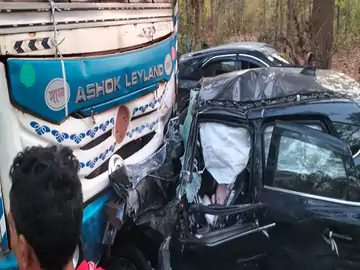 छत्तीसगढ़: ट्रक-कार की भिड़ंत में पति-पत्नी और बेटे की मौत; टक्कर के बाद एयरबैग खुले फिर भी नहीं बच सकी जान
