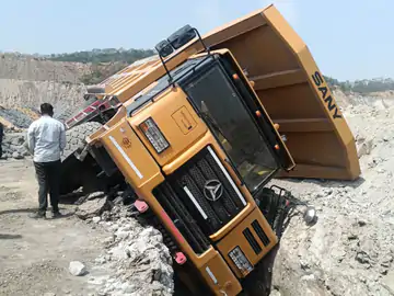 कोरबा: एसईसीएल की कुसमुंडा खदान में डंपर गहरे गड्ढे में गिरा, ड्राइवर घायल, परिजन अस्पताल पहुंचे, 24 घंटे में दूसरी घटना