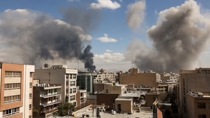 ईरान बोला- शत्रुता छोड़े US तो होर्मुज से गुजरने देंगे जहाज; वेंस को सकारात्मक बातचीत की उम्मीद