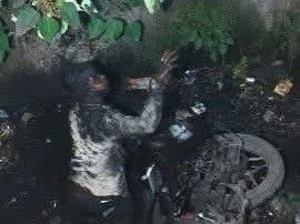 कोरबा: बाइक समेत खुले नाले में गिरा युवक, दलदल में फंसा रहा; स्थानीय लोगों ने रेस्क्यू कर निकाला