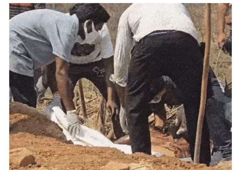 छत्तीसगढ़: सोने की अंगूठी और कैश के लालच में कोरोबारी की हत्या, लोहे के मूसल से सिर पर मारा, स्कूटी से ले गया शव