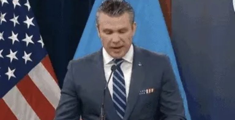 अमेरिका बोला-ईरान ने डील नहीं मानी तो फिर होगी जंग, रक्षा मंत्री बोले-‘ हमारी सेना तैयार, राष्ट्रपति ट्रम्प के आदेश का इंतजार’