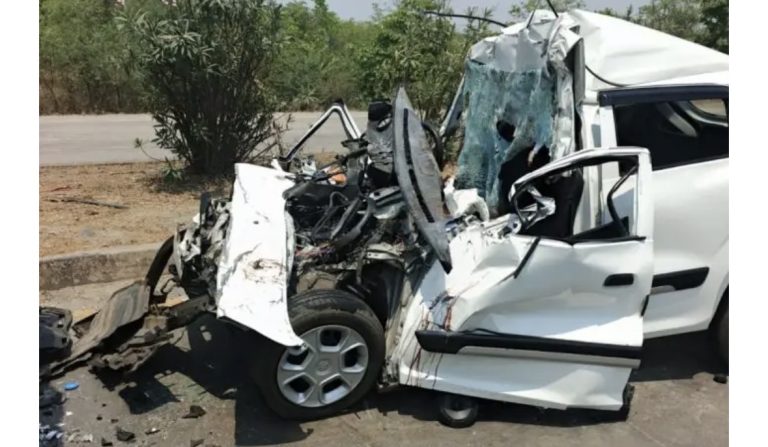 कोरबा: डिवाइडर से टकरा कर पलटी तेज रफ्तार कार, एक ही परिवार के तीन लोगों की मौत