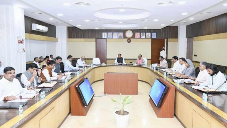 छत्तीसगढ़: शहरी गैस वितरण नीति को मंजूरी, तीन IPS अधिकारियों का डिमोशन निरस्त, जानिए कैबिनेट की बैठक में लिए गए अन्य फैसले