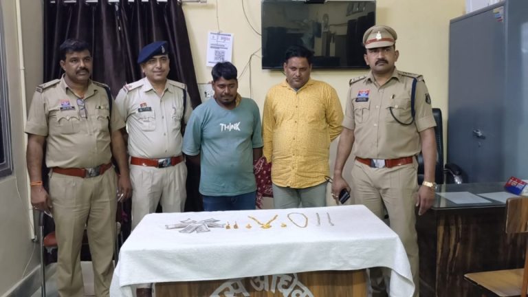 कोरबा: एक साल पहले अधिवक्ता के घर हुई चोरी का खुलासा, पुलिस ने 2 आरोपियों को किया गिरफ्तार, 8 लाख का सामान बरामद
