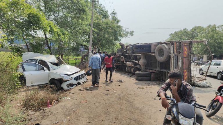 जांजगीर: कार और मेटाडोर में भीषण टक्कर, एक युवक की मौत, तीन घायल