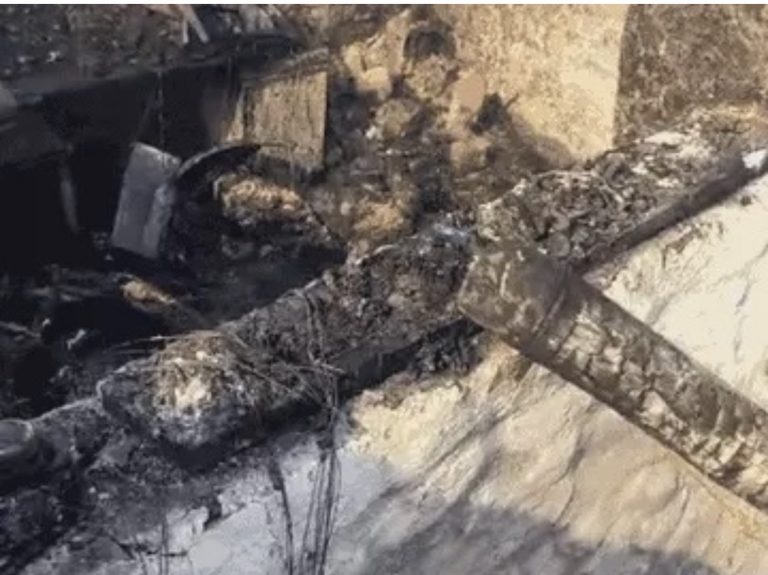 छत्तीसगढ़: सिलेंडर ब्लास्ट होने से एक ही परिवार के 4 लोग जिंदा जले, खंभे में शॉर्ट-सर्किट से मकान में लगी आग; 2 बहनों, पिता और मासूम की मौत