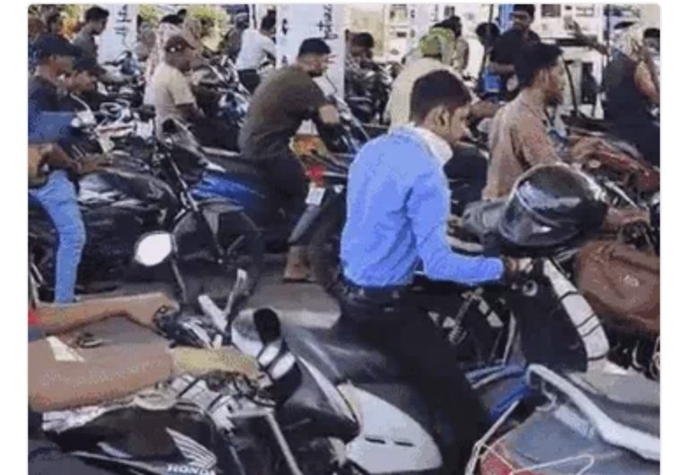रायपुर में पेट्रोल खत्म होने की अफवाह, फ्यूल स्टेशनों पर गाड़ियों की लगी कतारें; बिलासपुर में 13 पेट्रोल पंप ड्राई
