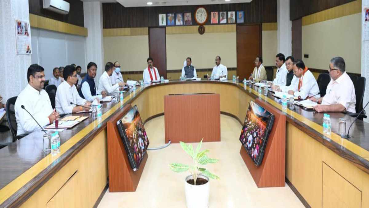छत्तीसगढ़ : साय कैबिनेट की बैठक में लिए गए कई महत्वपूर्ण फैसले, जीएडी के अधीन होगा कर्मचारी चयन मंडल, सड़क ठेकेदारों को भी राहत
