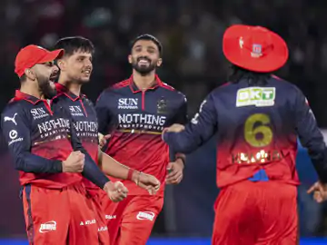 बेंगलुरु लगातार दूसरे IPL के फाइनल में, गुजरात को 92 रन से हराया, पाटीदार के नाबाद 93 रन, डफी को 3 विकेट