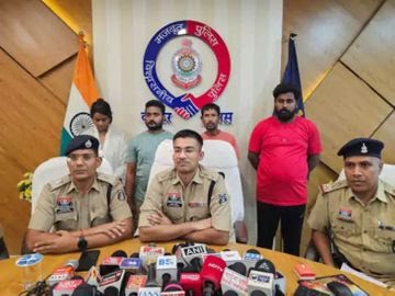 छत्तीसगढ़: बॉयफ्रेंड संग मिलकर पति को करंट लगाकर तड़पा-तड़पा कर मार-डाला,  1 साल बाद पत्नी समेत 4 गिरफ्तार