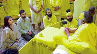 IPL जीतने के बाद प्रेमानंदजी से मिलने पहुंचे विराट कोहली, पत्नी अनुष्का भी थीं साथ; दोनों नंगे पैर चलते आए नजर