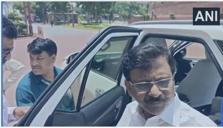 उद्धव ठाकरे की शिवसेना (UBT) में टूट की अटकलें तेज; 9 में से 6 सांसद बागी, राउत बोले- ₹50-50 करोड़ का ऑफर मिला