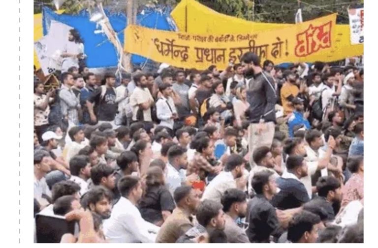 प्रदर्शन के 34वें दिन भी जंतर-मंतर पर हजारों की भीड़, वांगचुक ने की शांति बनाए रखने की अपील