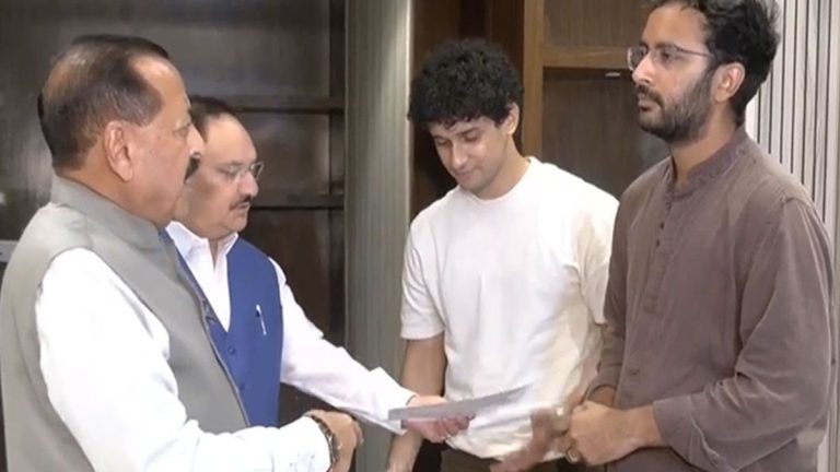 प्रधान के इस्तीफे पर सरकार ने कल तक का समय मांगा; मुआवजा और केस वापस लेने पर सहमति