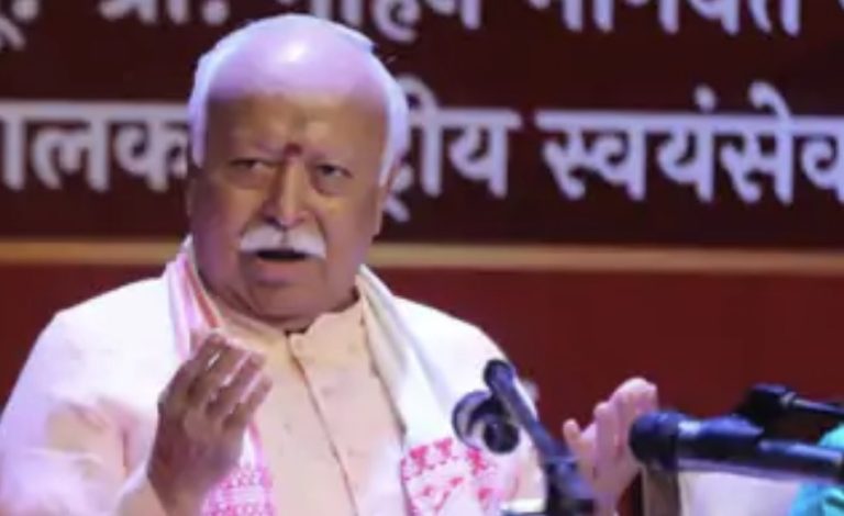 आरएसएस प्रमुख मोहन भागवत बोले- ‘नई पीढ़ी को आदेश न दें, बातचीत करें’