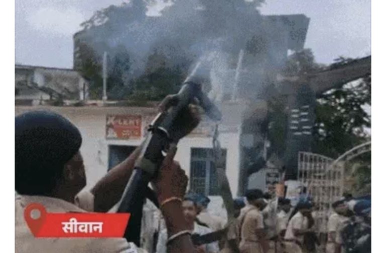 बिहार में बंद के दौरान फायरिंग-पथराव, सीवान SP जख्मी, छपरा में पुलिस वैन जलाई, इंदौर में ड्रोन से निगरानी, प्रयागराज में छात्र सड़कों पर, देशभर में प्रदर्शन
