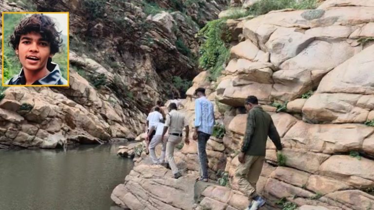 सक्ती: दमऊधारा झरने में तेज बहाव में बहा युवक, देर शाम तक नहीं मिला सुराग, दोस्तों के साथ आया था पिकनिक मनाने