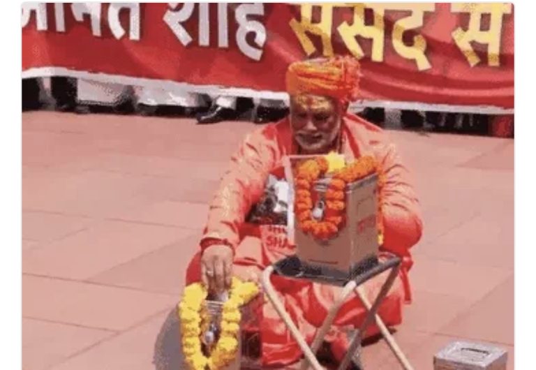 संसद में पप्पू यादव पुजारी बनकर पहुंचे,राहुल ने चंदा दिया, चढ़ावा चोरी पर विपक्ष का प्रदर्शन, हंगामा