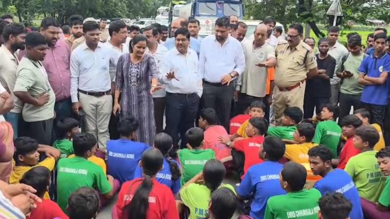 कोरबा: एकलव्य आवासीय विद्यालय के छात्रों ने किया हाईवे पर चक्काजाम; एसडीएम ने दिया कार्रवाई का आश्वासन