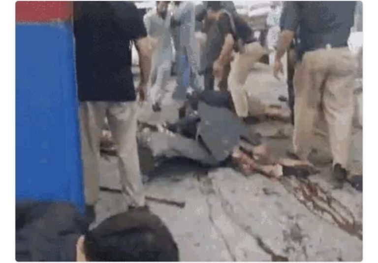 पाकिस्तान में आत्मघाती हमला, 8 पुलिसकर्मियों समेत 14 की मौत, युवक ने थाने में जाकर ब्लास्ट किया, 22 लोग घायल