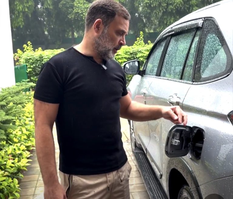 राहुल ने कार की टंकी खोली, E20-पेट्रोल पर उठाए सवाल, कहा- ‘ये कार-स्कूटर खराब कर रहा; दाल में काला नहीं, पूरी दाल ही काली’