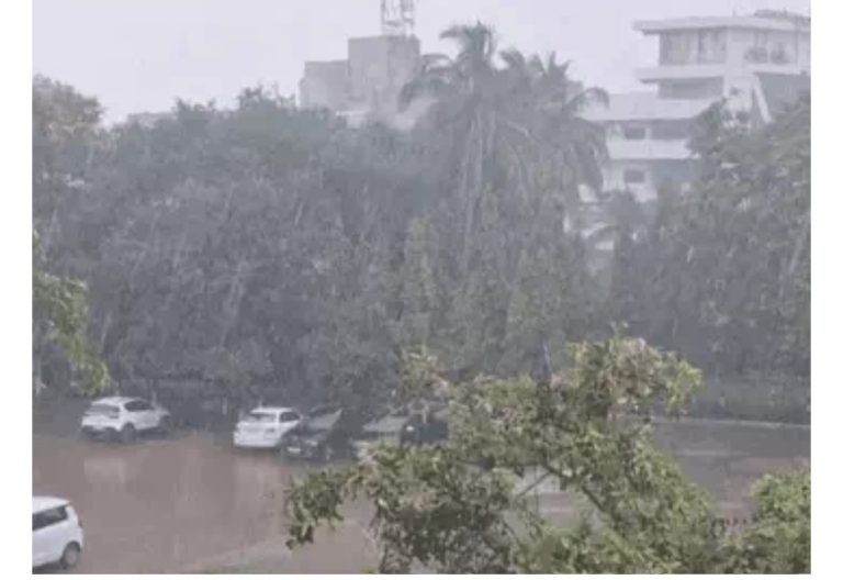 छत्तीसगढ़: प्रदेश में आज भी बारिश का अलर्ट, बिजली गिरने की चेतावनी; अगले 2 दिन जारी रहेगा बारिश का दौर