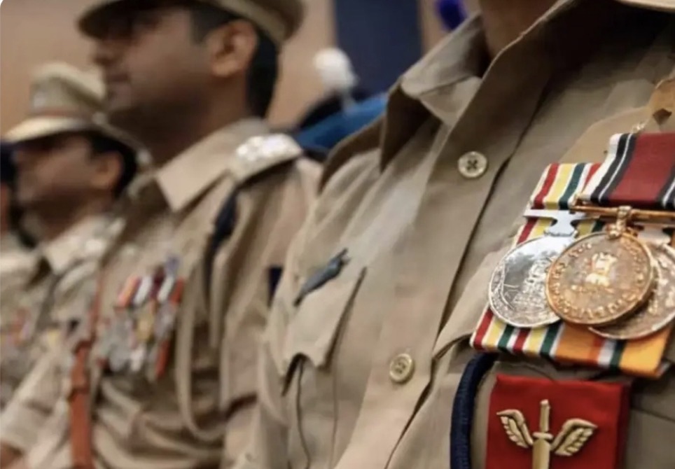 छत्तीसगढ़ पुलिस के नाम 152 पदक, सुंदरराज-एलेसेला होंगे सम्मानित, 141 गैलेंट्री मेडल, 10 सराहनीय सेवा सम्मान, कोटवानी को मिलेगा राष्ट्रपति पदक; देखिए पूरी लिस्ट