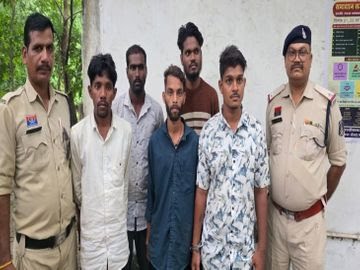 जांजगीर-चांपा: मेडिकल-किराना दुकान में डकैती की साजिश नाकाम, 5 आरोपी गिरफ्तार; दो बाइक और एयर गन बरामद