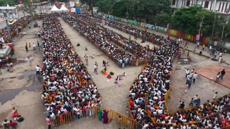 उज्जैन: महाकाल परिसर में लाखों की भीड़ उमड़ी, भगदड़ जैसे हालात, 13 की तबीयत बिगड़ी; नागपंचमी पर ही खुलता है नागचंद्रेश्वर मंदिर