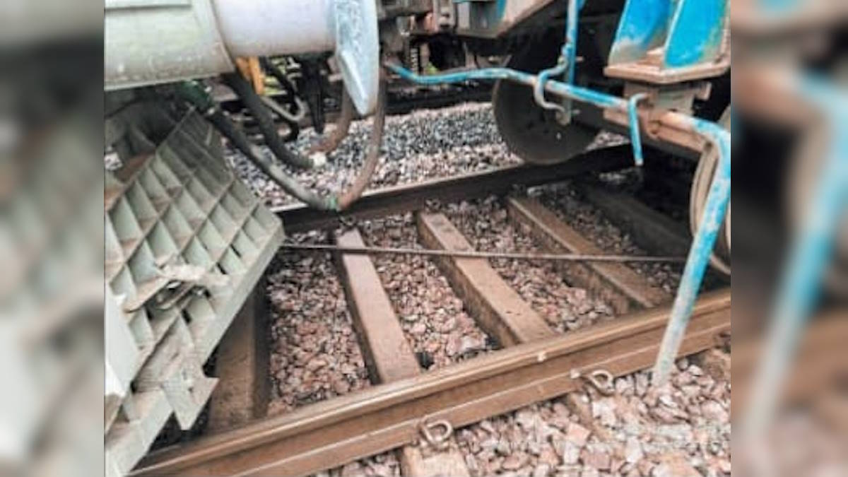 रायपुर में टला रेल हादसा, रेलवे ट्रेक पर रखा लोहे का पाइप, अज्ञात आरोपियों के खिलाफ दर्ज किया मामला