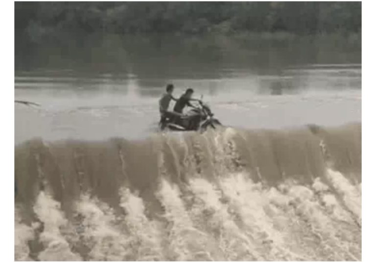 छत्तीसगढ़: प्रदेश में आज भी बारिश का अलर्ट, हफ्तेभर बरसेंगे बादल; बाइक समेत नदी में बहे युवकों को लोगों ने बचाया