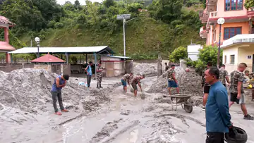 नेपाल बाढ़ में अब तक 1127 लोगों की मौत, 4800 से ज्यादा की तलाश जारी; एक लड़की ने 17 रिश्तेदारों को खोया