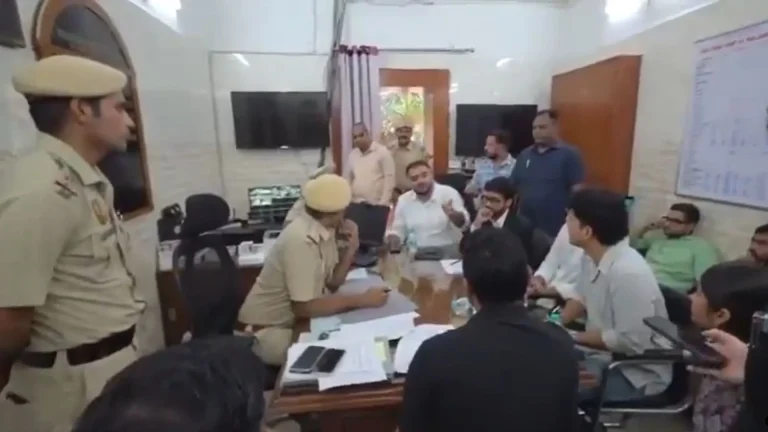 CJP की मांग दिल्ली पुलिस को मंजूर, 72 घंटे में गिरफ्तार होगा स्वतंत्र;  हत्या के प्रयास और SC/ST एक्ट की धाराएं जुड़ेंगी