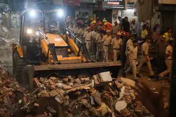 दिल्ली पीजी हादसा: मलबे से निकाले गए 6 शव, 5 लोग गंभीर घायल; अभी भी कई लोगों के दबे होने की आशंका