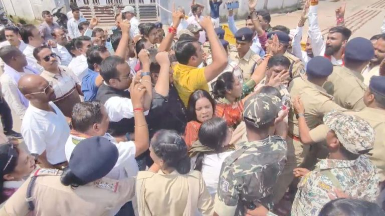छत्तीसगढ़: पीएम के जन्मदिन पर दीया जलाने के आयोजन पर विवाद, कांग्रेस-भाजपा कार्यकर्ताओं में जोरदार झड़प