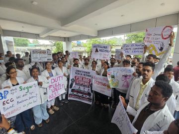 छत्तीसगढ़: 21 सितंबर से जूनियर डॉक्टरों की हड़ताल, 23 सितंबर से इमरजेंसी सेवाएं बंद करने की चेतावनी; ये हैं 17 सूत्रीय मांगें