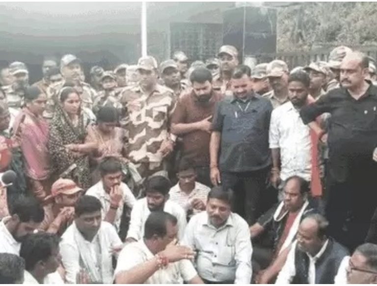 कोरबा: एसईसीएल GM ऑफिस में ग्रामीणों ने जड़ा ताला, मुआवजा-नौकरी और बसाहट की मांग को लेकर घेराव, पुलिस से हुई झड़प