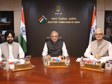 SIR में नाम कटा, तो घर जाकर दस्तावेज लेंगे अफसर, विवाद के बाद चुनाव आयोग का फैसला; अब तक 30 राज्य-UT में 13.37 करोड़ नाम कटे