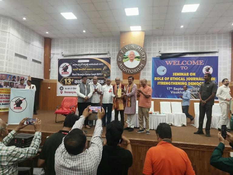 वरिष्ठ पत्रकार आसिफ़ इक़बाल लाइफ टाइम एचीवमेंट एवार्ड से सम्मानित