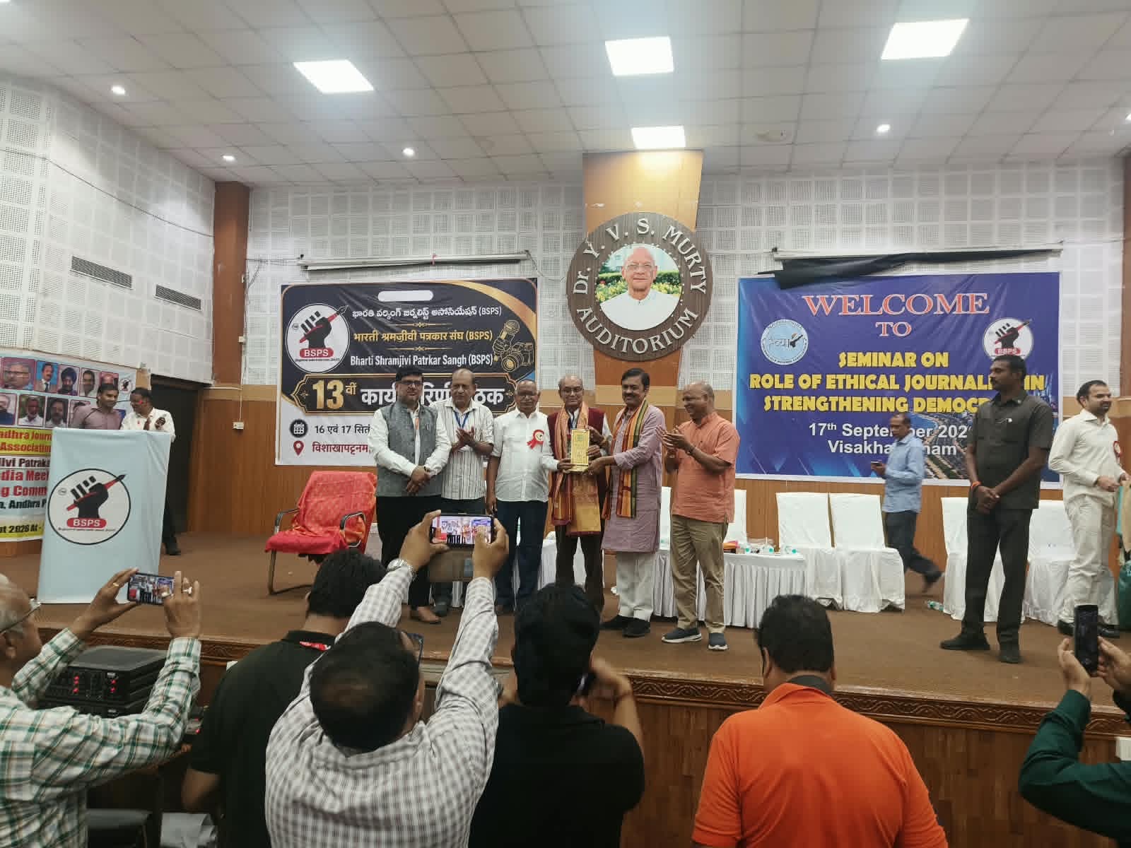 वरिष्ठ पत्रकार आसिफ़ इक़बाल लाइफ टाइम एचीवमेंट एवार्ड से सम्मानित